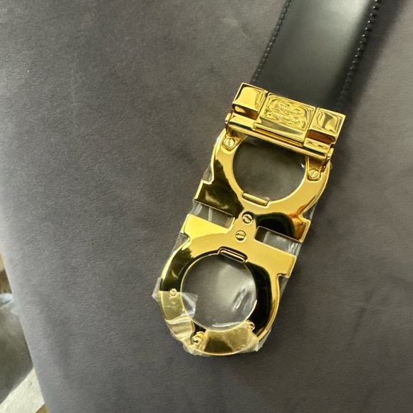 New Salvatore Ferragamo reversible adjustable Belt with double Gancini buckle. - Picture 6 of 9